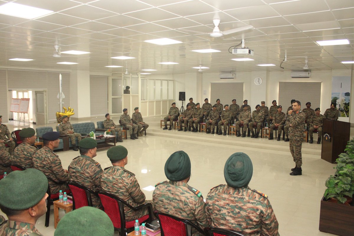 westerncomd_IA's tweet photo. #StrongAndCapable
#ForeverReadyForOps 
#ImposersOfNationalWill  

Empowering Junior Leadership.

Breaking new grounds, #PineDivision of #KhargaCorps organised Ex PARIVARTAN, a landmark conclave for Subedar Majors and Potential Subedar Majors. 

This maiden initiative reinforces the #IndianArmy’s commitment to empowering the "Point of Contact" leadership, to ensure synergy at every level, while strengthening the Chain of Command.

@adgpi 
@prodefencechan1