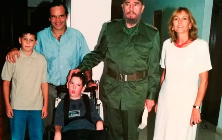 Hace años, el propio Fidel Castro se comunicó con Andrés Allamand, dirigente de la derecha chilena, para ofrecer tratamiento médico gratuito a uno de sus hijos. A la Revolución no le importó si el niño era migrante, cuál era la ideología de su familia ni qué pensaban sobre Cuba.