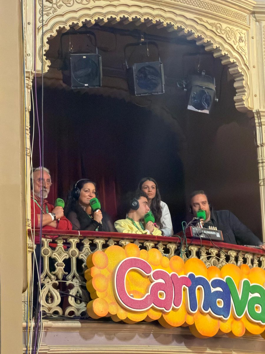 Después de 1 mes intenso de coplas y ondas, no hay mejor manera de celebrar el #díamundialdelaradio que haciendo radio, con los mejores y desde el mejor lugar del mundo Allá vamos 🎭🎙📻
<a href="/CarlosSacalugaa/">Carlos Sacaluga</a> <a href="/Mariafuentessb/">Maria Fuentes</a> <a href="/maracadiz/">Marta Valverde</a> <a href="/er_repe/">Antonio Fernández-Re</a> <a href="/lolamaciasre/">lolamaciasre</a> <a href="/mariosl_07/">Mario Sánchez</a> <a href="/ondacerocadiz/">Onda Cero Cádiz - Rota</a>