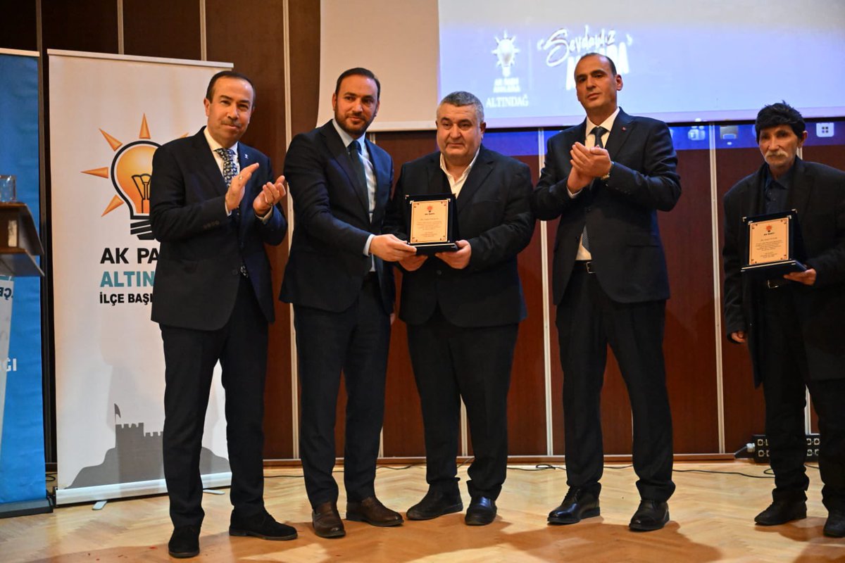 erhansarigol's tweet image. Altındağ İlçe Danışma Meclisi Toplantımızda, MKYK Üyemiz Mustafa Özkan ile birlikte teşkilat mensuplarımızla aynı hedef ve aynı heyecan etrafında buluştuk.

AK Parti çatısı altında emek veren tüm dava arkadaşlarımıza teşekkür ediyor, çalışmalarında muvaffakiyetler diliyorum.