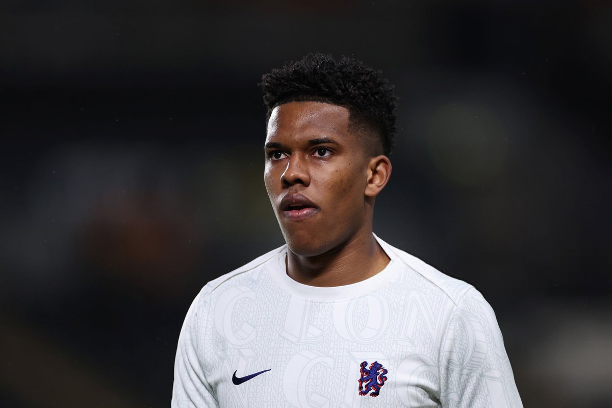 Estêvão Willian during the warmup 🔵✨