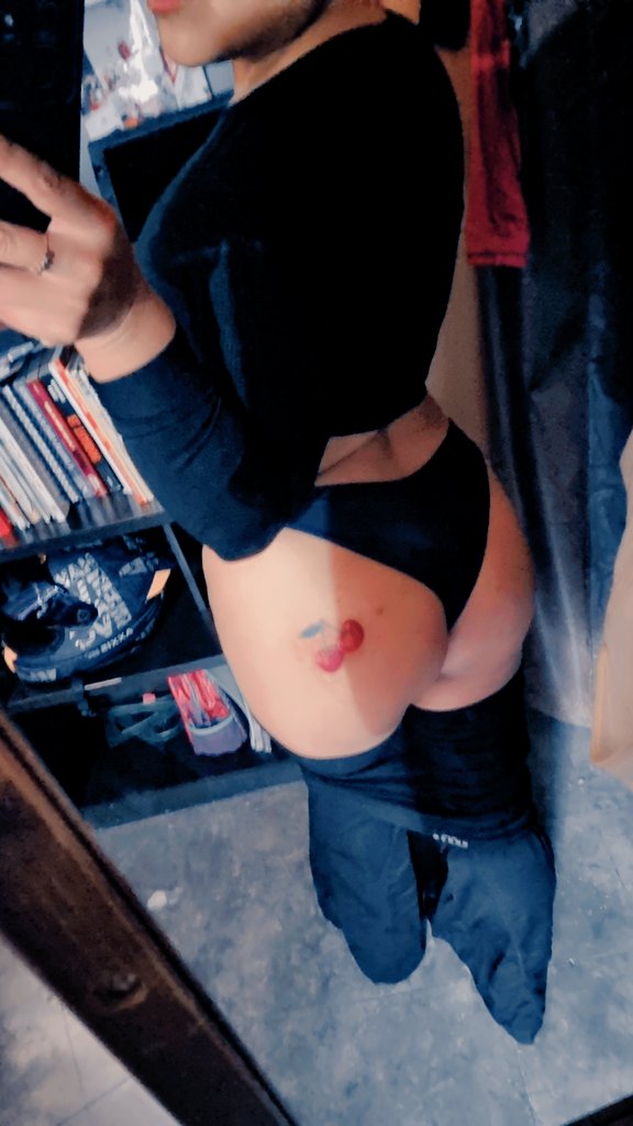 HOTWIFE MAYRA 😈 tweet media