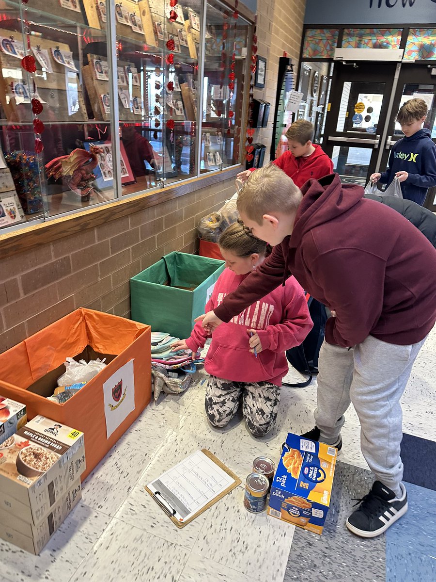 SCEMcKinley's tweet photo. A big THANK YOU to all of our generous dragons and their families! We were able to collect a whopping 1,899 items during our canned food drive!Congratulations to the house of Rhodonite for winning our competition and bringing in the most cans throughout the week!  #scesoars https://t.co/6GQ6LcDTAM