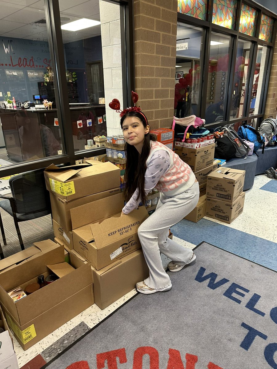 SCEMcKinley's tweet photo. A big THANK YOU to all of our generous dragons and their families! We were able to collect a whopping 1,899 items during our canned food drive!Congratulations to the house of Rhodonite for winning our competition and bringing in the most cans throughout the week!  #scesoars https://t.co/6GQ6LcDTAM