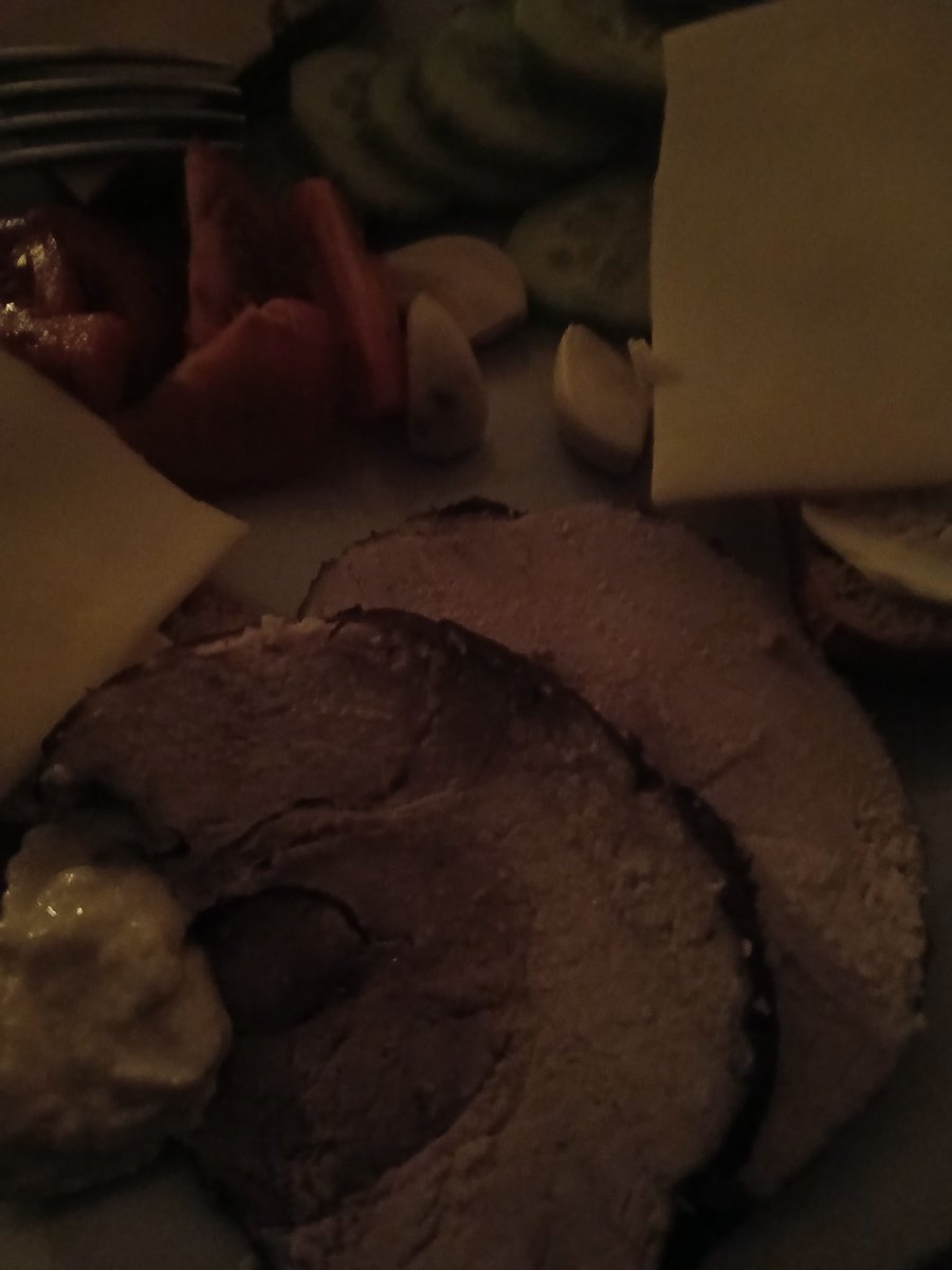 Juz na mnie huczy , bo czosnek zobaczyła 😃 - tak lubie i chrzanik obowiazkowo - nue wytrzymałem, musiałem i to w piątek 😂🤣🤭