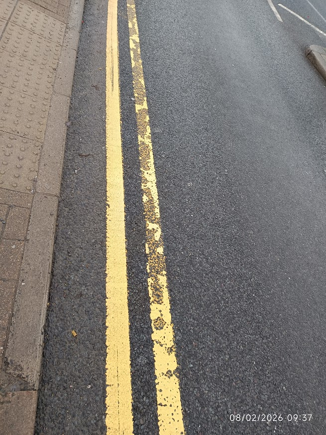 keepharrowtidy's tweet photo. @harrowonline New yellow lines in Headstone Lane .Done in the last 3-4 weeks already breaking up. Plus they missed chunks as well. https://t.co/qjdZBOZazT