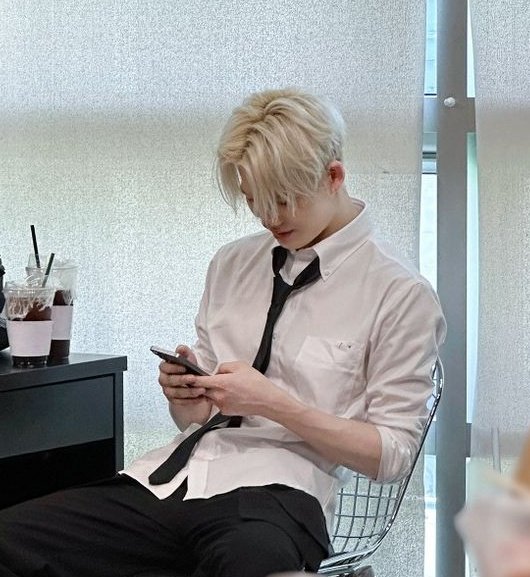 kiya. ᡣ𐭩 tweet media