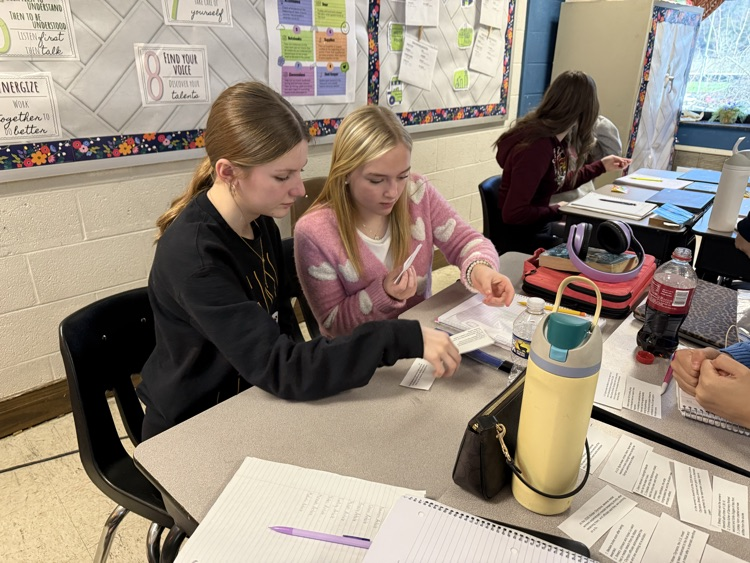 Central Idea/Supporting Details Olympic Sort in Mrs. Preston's 8th ELA with a shoulder partner! Today's winners earned Valentine Candy 🍫❤️
