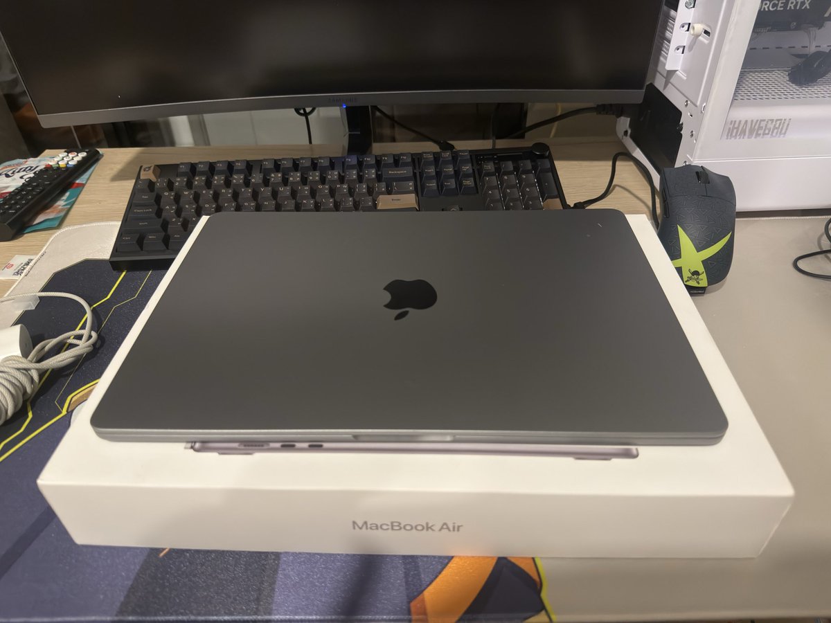 tobustian_'s tweet photo. Macbook air M.2. 
Ram 8 ssd 512 จอ 15 นิ้ว แบต 96% ใช้งานน้อยตำหนิมีรอบบุบ ตามรูป 21,000 พต.แชท #Macbookมือสอง  #โน๊ตบุ๊คมือสอง #ไอโฟนมือสอง #ส่งต่อแม็คบุ๊ค #ส่งต่อโน๊ตบุ๊ค #Macbook https://t.co/hY2aAmgnAV