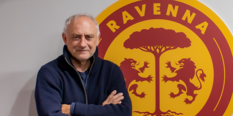 Andrea Mandorlini è il nuovo allenatore del Ravenna lanuovariviera.it/category/sport…