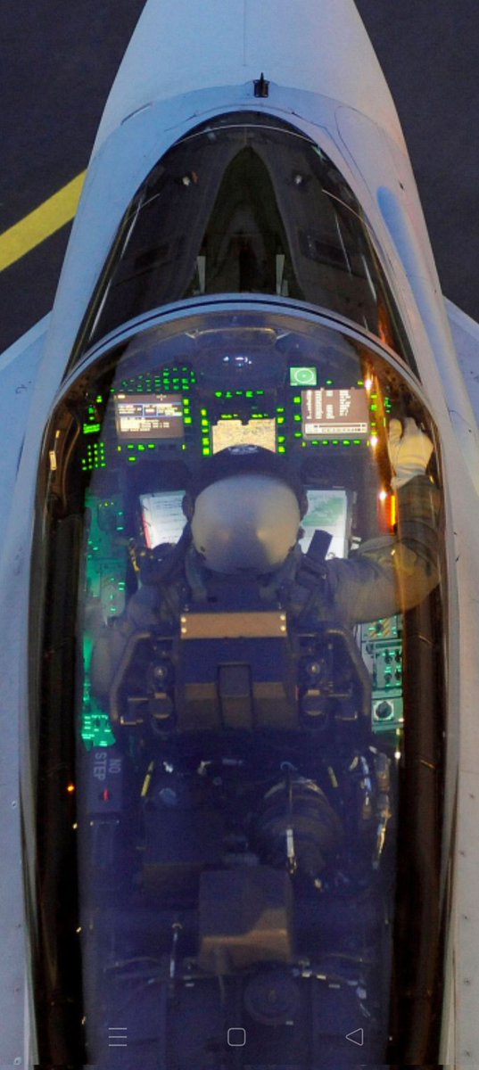 🔵 Eurofighter 

Detalle de una de las fotografías más bonitas de todos los tiempos, donde el Eurofighter es el protagonista.

#ef2000