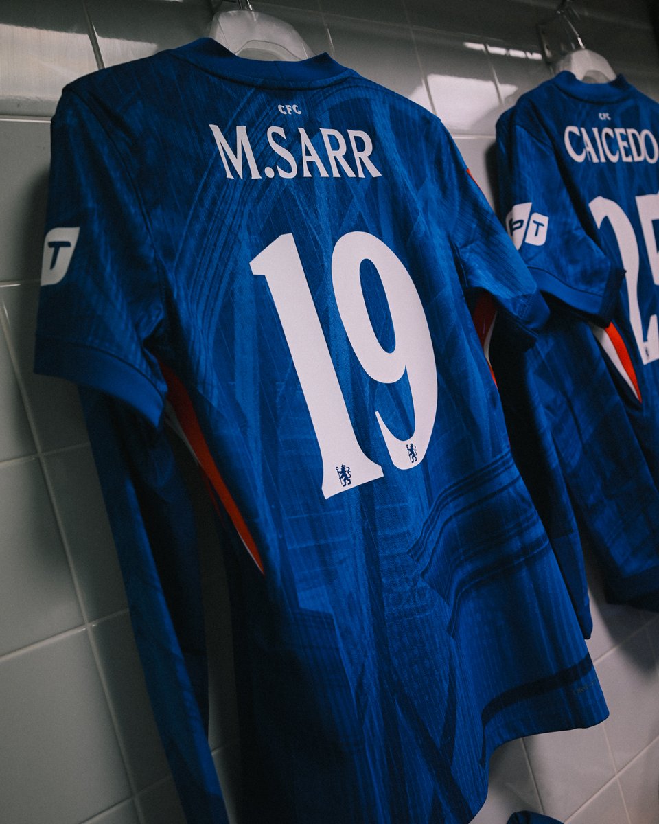 🔵🇸🇳 Sarr's in from the off. 

#CFC | #EmiratesFACup