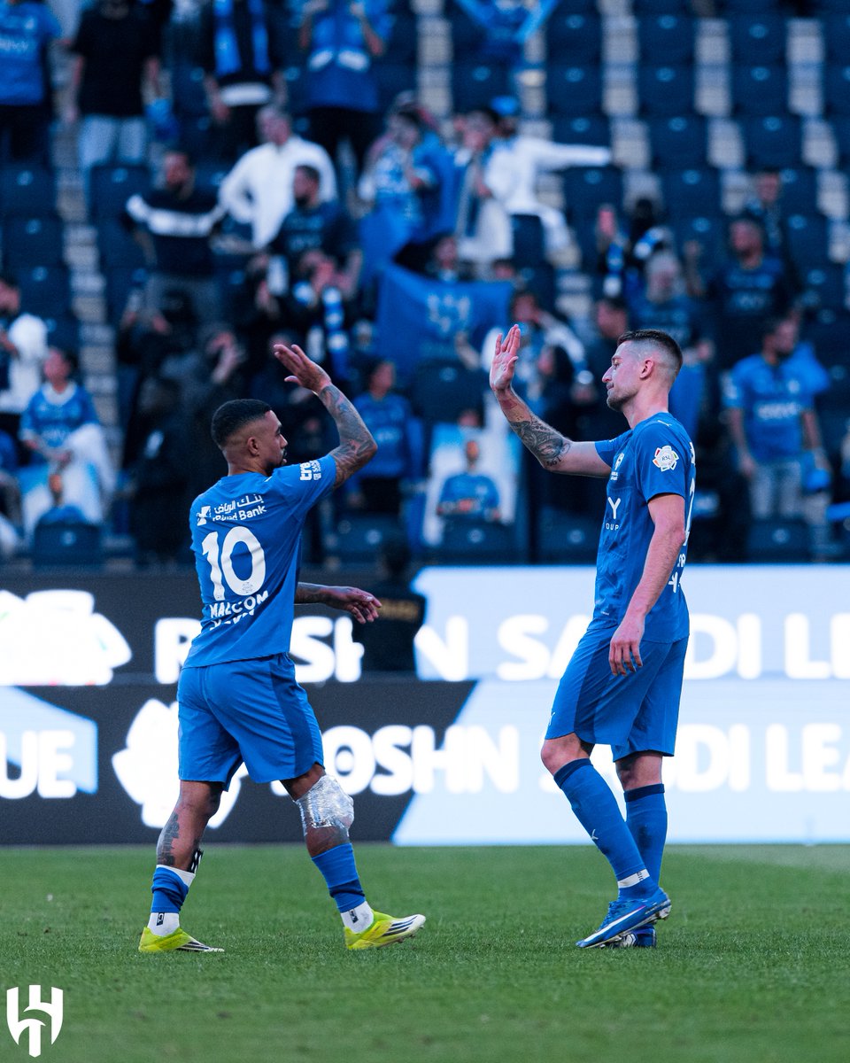 ثلاث نقاط وصدارة 🤩💙