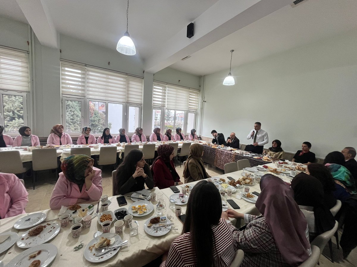 📍Hitit Yurdu
Yurdumuz yemekhane işletmesi tarafından hazırlanan kahvaltı organizasyonu kapsamında İl Müdürümüz, Hizmet Müdürlerimiz ve Şube Müdürlerimiz yurdumuzu ziyaret ettiler. Görevli personellerimizin görüş ve beklentileri dinlediler.