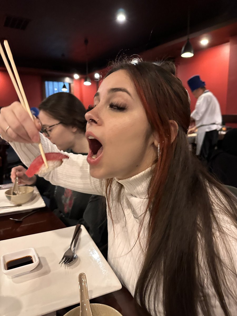 mimiIlion's tweet photo. two of the only pics from my bday 🙂‍↕️ https://t.co/YVHchYD0c2