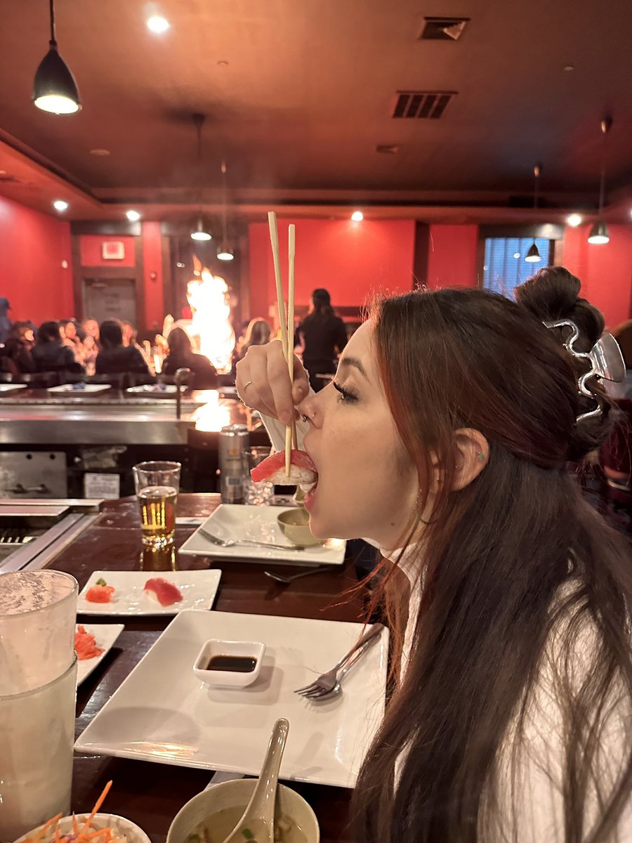 mimiIlion's tweet photo. two of the only pics from my bday 🙂‍↕️ https://t.co/YVHchYD0c2