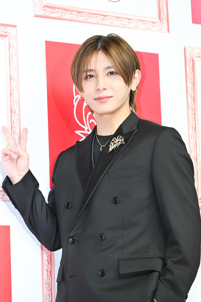 natalie_mu's tweet photo. ＼＼取材会レポ／／
山田涼介がソロで
2ndアルバム＆ドームツアー決定！🟥

「全員俺を見ろ」

🔻取材会で語った内容はこちら
https://t.co/pA4sBPafB2

#RyosukeYamada #山田涼介 https://t.co/5TF4TIPXSG