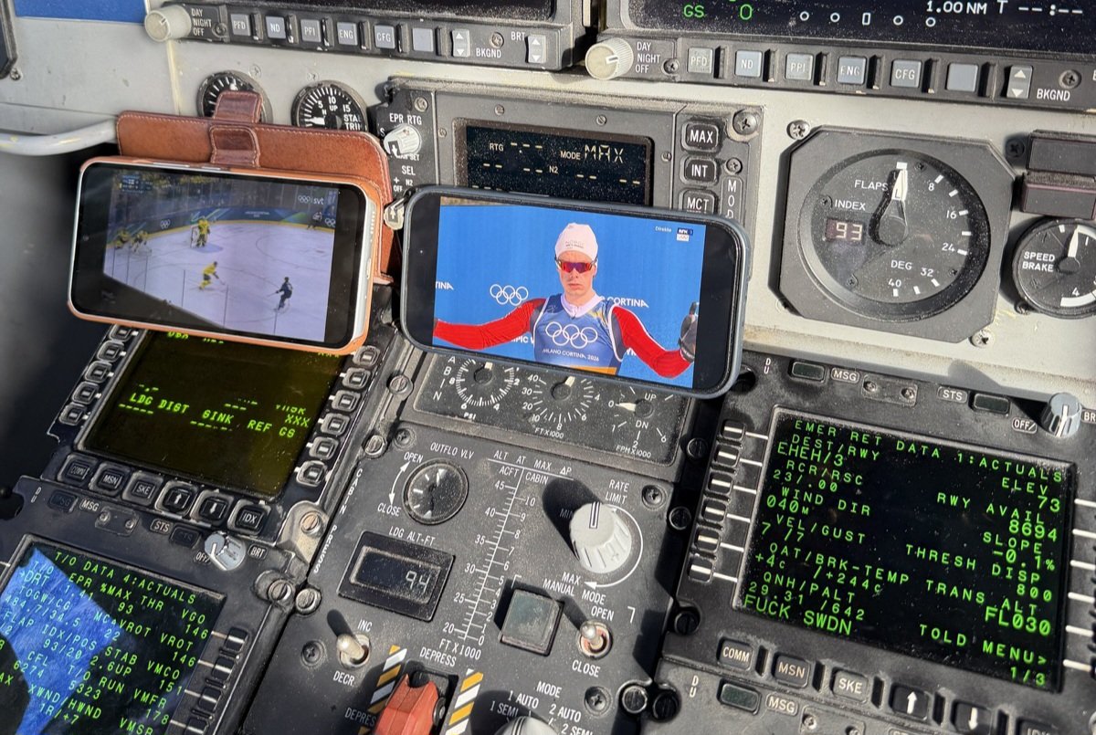 POV: Du flyger med en norrman och ni prioriterar att följa olika grenar i väntan på nästa del av flygningen. Han blev förstås gladare än mig av slutresultatet 😒