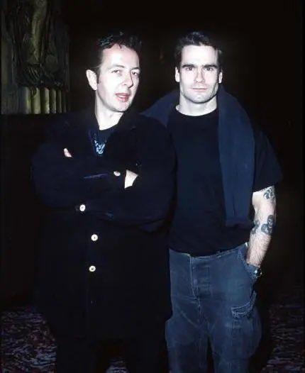 No es momento de desanimarse. Es la época del punk rock, para esto te entrenó Joe Strummer. Es hora de irse. Eres una buena persona y eso significa más que nunca. - Henry Rollins

Feliz cumpleaños, <a href="/henryrollins/">henryrollins</a>