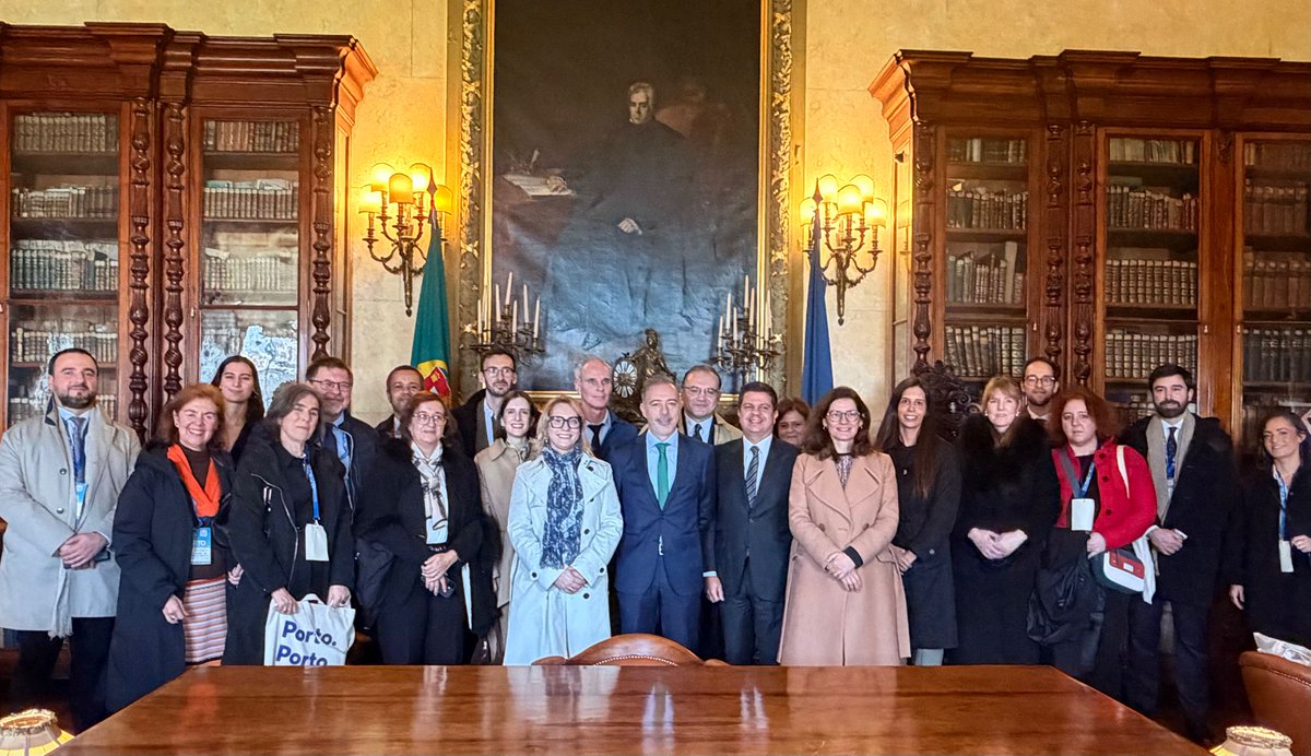 ines_cldomingos's tweet photo. Acompanhei  hoje uma visita de delegações da 🇪🇺 para mostrar que o Porto é a cidade ideal para a sede da Agência Aduaneira Europeia: uma longa historia de cultura e comércio, localização estratégica e qualidade de vida. https://t.co/r6IF4FCenL