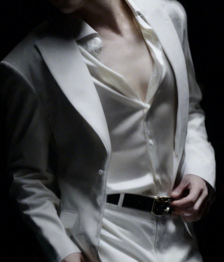 jungkook sen ne biçim insansın ya yemin ederim ki rönesans tablosu gibi