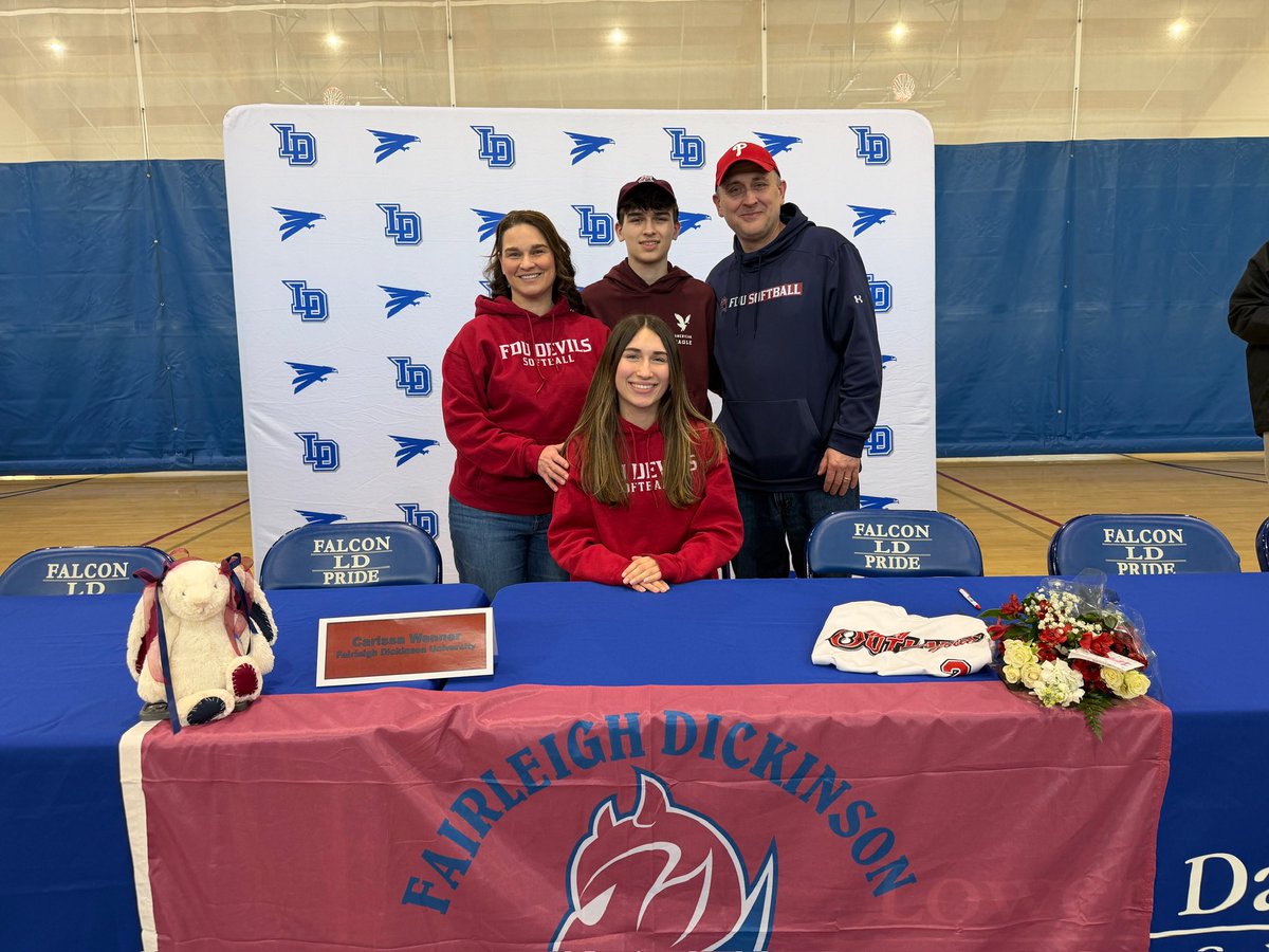 CW12_Outlaws's tweet photo. Officially a devil! 💙❤️ ✍🏻@FDUDevilsSB 😈

So grateful to have my coaches drive from NJ ➡️ PA to come surprise and support me. I’m so lucky and thankful!! @OutlawsGold @LDFalconsSB @JOutlawsGold_DB https://t.co/3QpRVBHVcN
