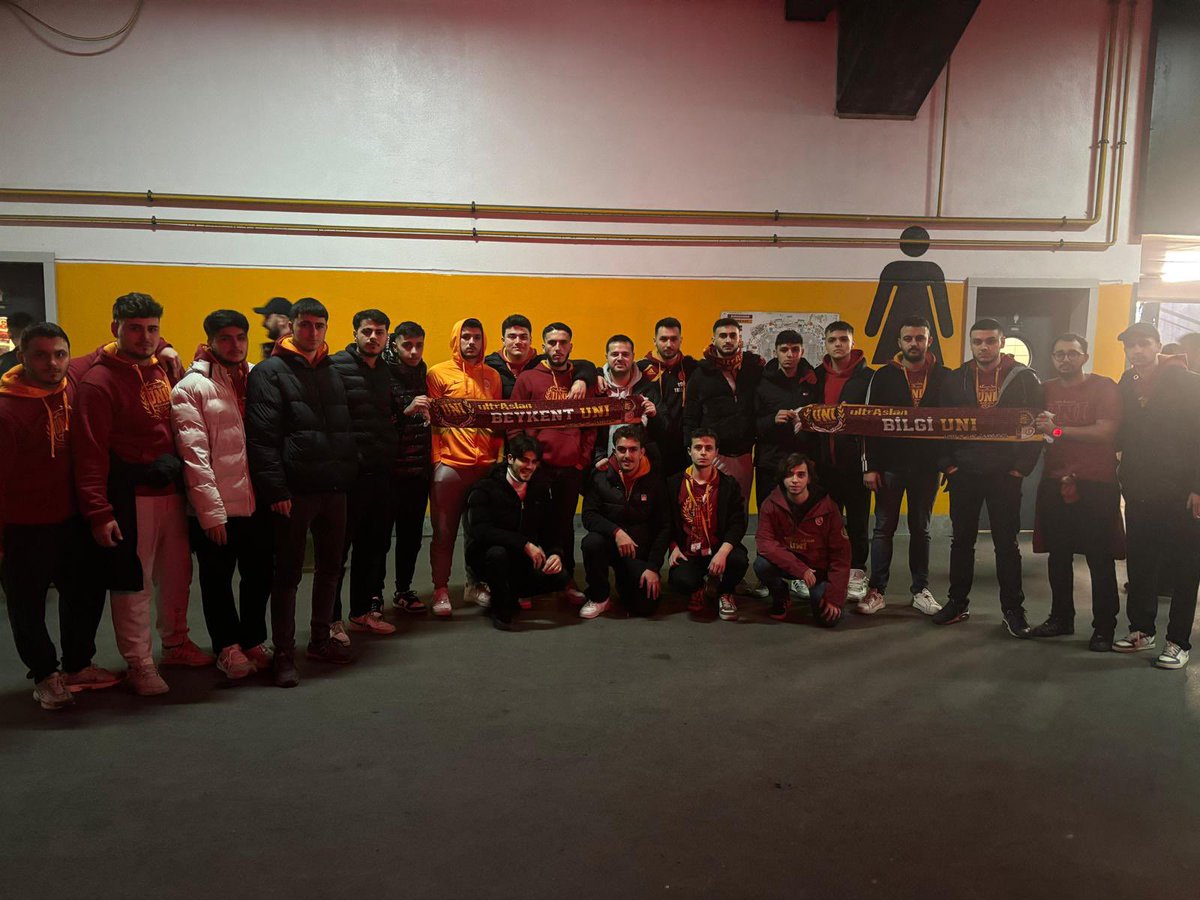 SARI KIRMIZI HAYATIN TEK ANLAMI..!

#ultrAslanUNI #uAUNIBEYKENT