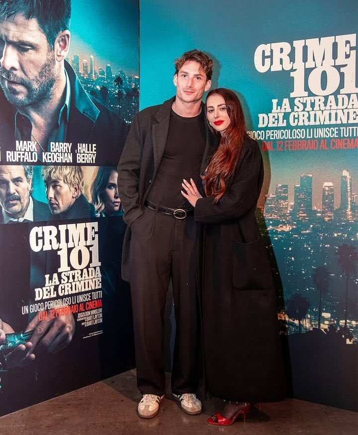 Bellissimi. Mavi capelli rossi, labbra rosse, scarpe rosse... Adoro❤️ #tommavi