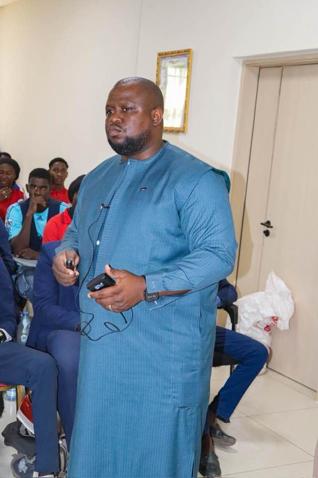Malijetactu's tweet photo. Infrastructures #Aéroportuaires : Le Colonel Major Lassina Togola inspire les étudiants de l’#ISTAG https://t.co/0KnpcU0MQG