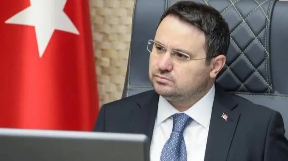 SON DAKİKA!
Adalet Bakanı Akın Gürlek:

İBB soruşturması, vatandaşlardan gelen ihbarlar, kendi partileri içinden gelen ihbar ve belgeler ile başladı.

Biz kişinin siyasi ünvanına, ününe, konumuna bakmayız.

Bu ihbarları değerlendirmesek görev suçu işlemiş olurduk.