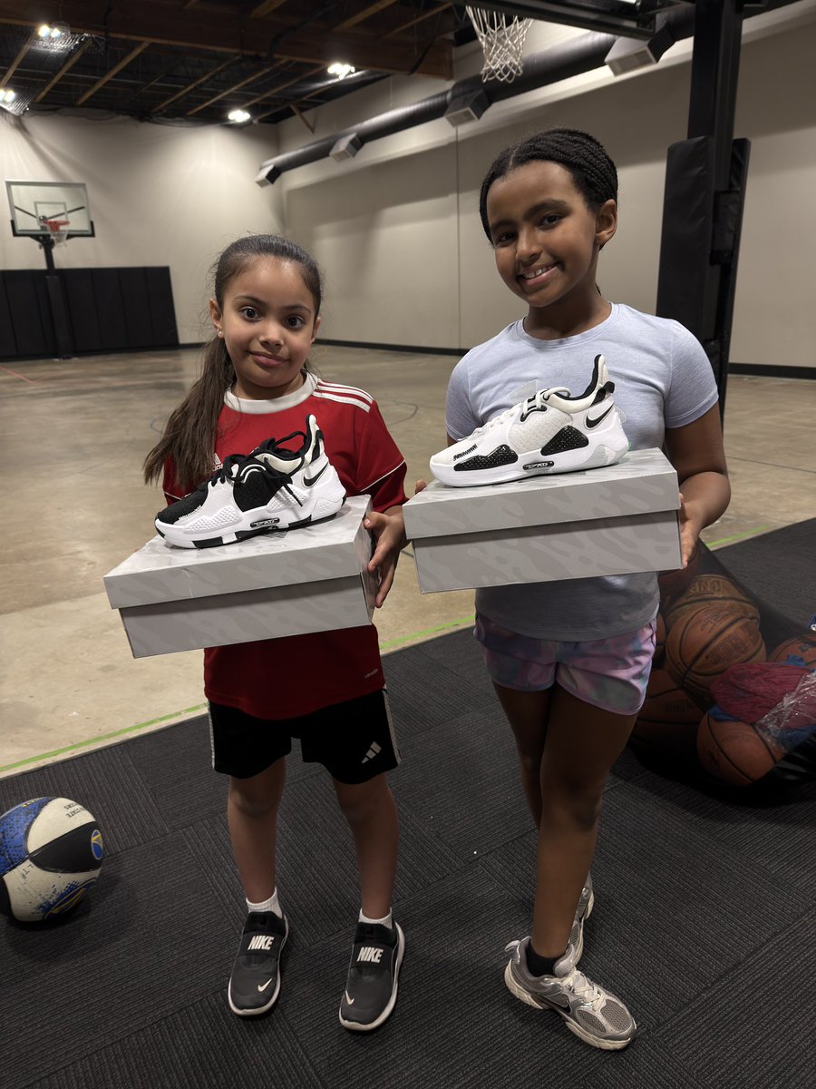 OutreachElite's tweet photo. hey hope all is well. i just wanted to say how important it is for us to see kids come into the vancouver elite outreach program and just start the process of believing in themselves and building real confidence. that’s what it’s all about for us. https://t.co/giM4E1Nshe
