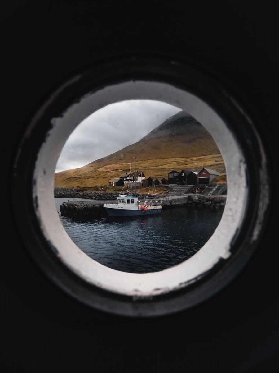 𝘄𝗮𝗻𝗱𝗲𝗿𝘁𝗿𝗮𝘃𝗲𝗹𝘀 tweet media