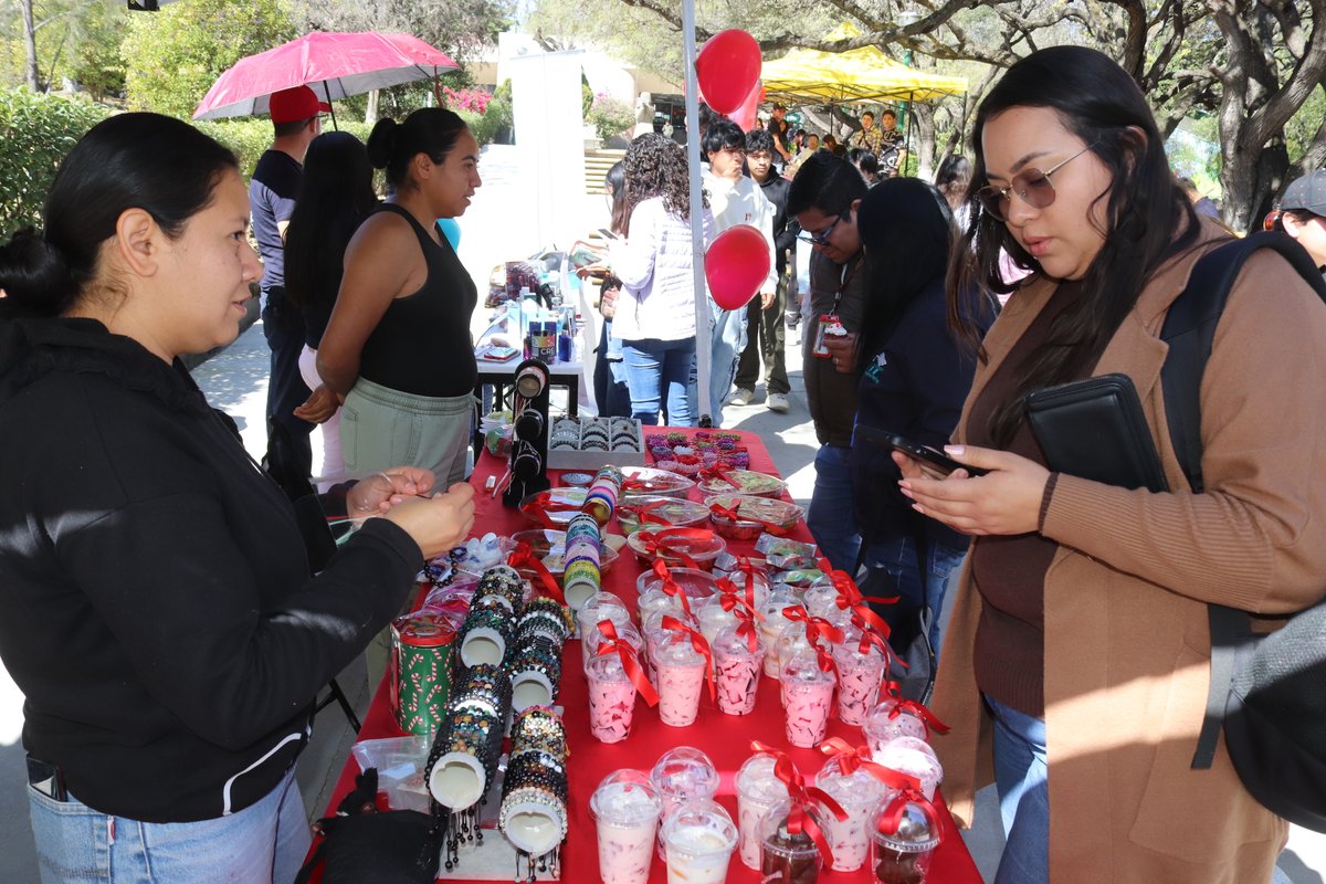 La comunidad #UTTT asistió a la expo venta “Compra con corazón” que fue un espacio lleno de creatividad y solidaridad, donde emprendedores de esta casa de estudios ofrecieron una variedad de artículos. La actividad se convirtió en un punto de encuentro para apoyarlos.