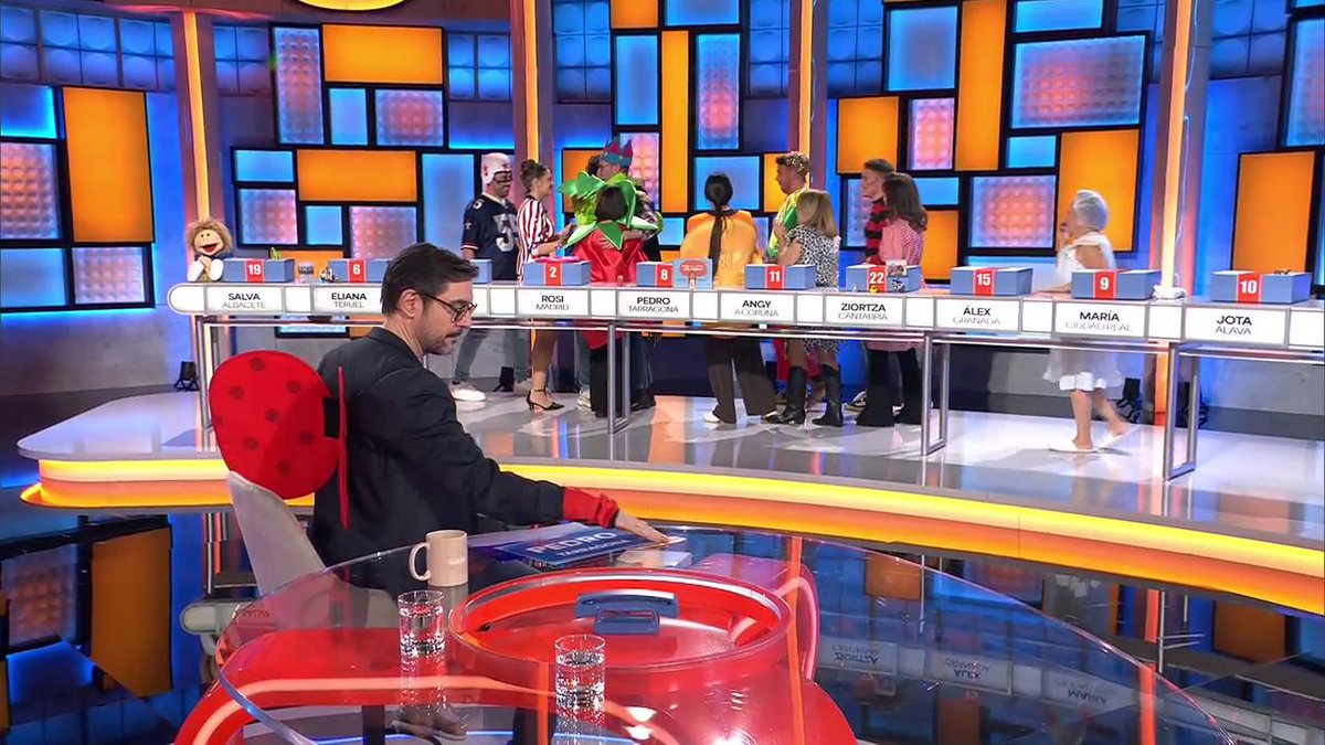 📦 Arrancamos #AlláTú en <a href="/telecincoes/">Telecinco</a> con <a href="/ElBonet/">Juanra Bonet guion bajo oficial</a>

Síguelo en directo 🔵 mdia.st/directo5