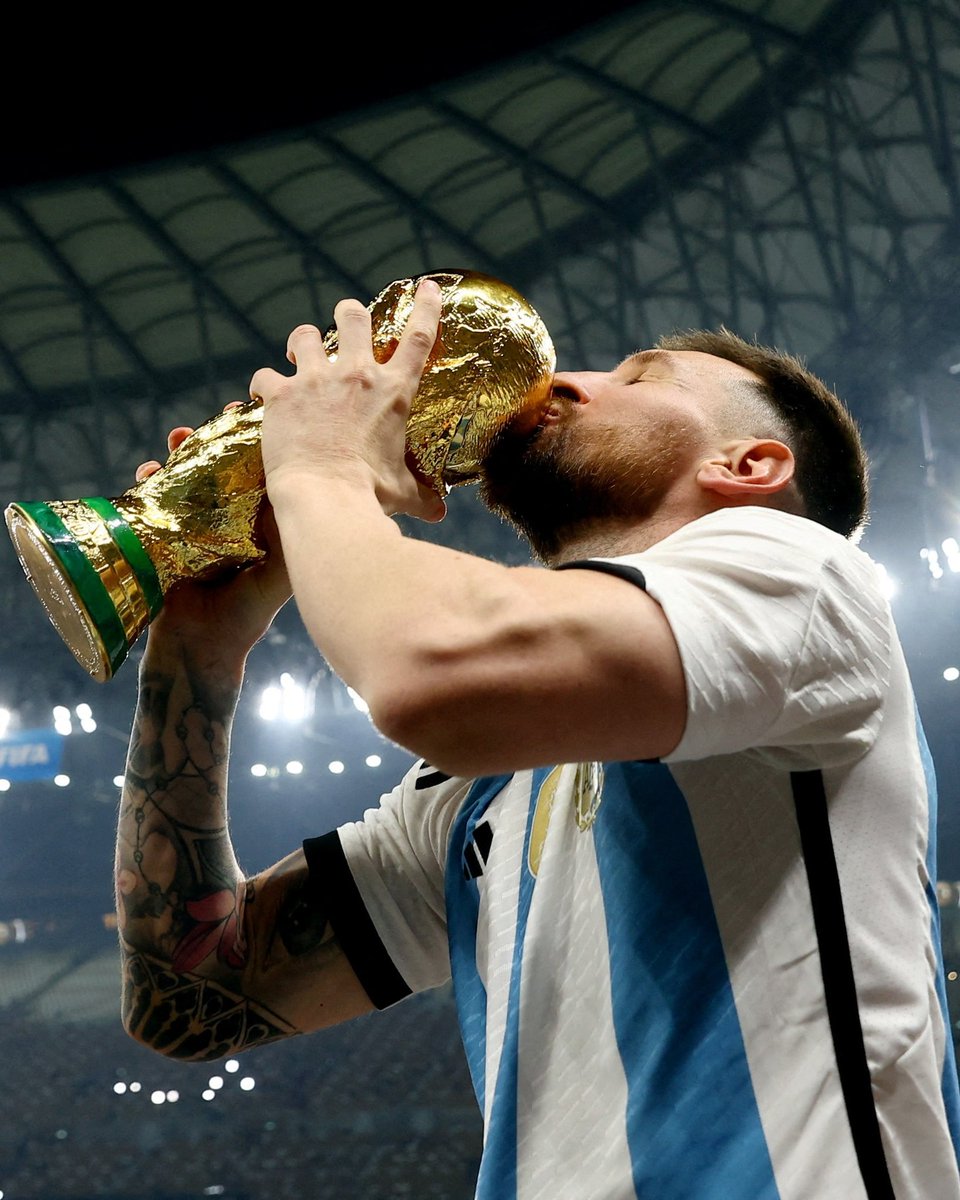 🇦🇷 Lionel Messi’s career split in two halves 🤯

Age 18–28                         Age 28–38
🏆 22 Trophies              🏆 26 Trophies
🏅 5 Ballon d’Ors         🏅 3 Ballon d’Ors
🥇 3 Golden Boots      🥇 3 Golden Boots