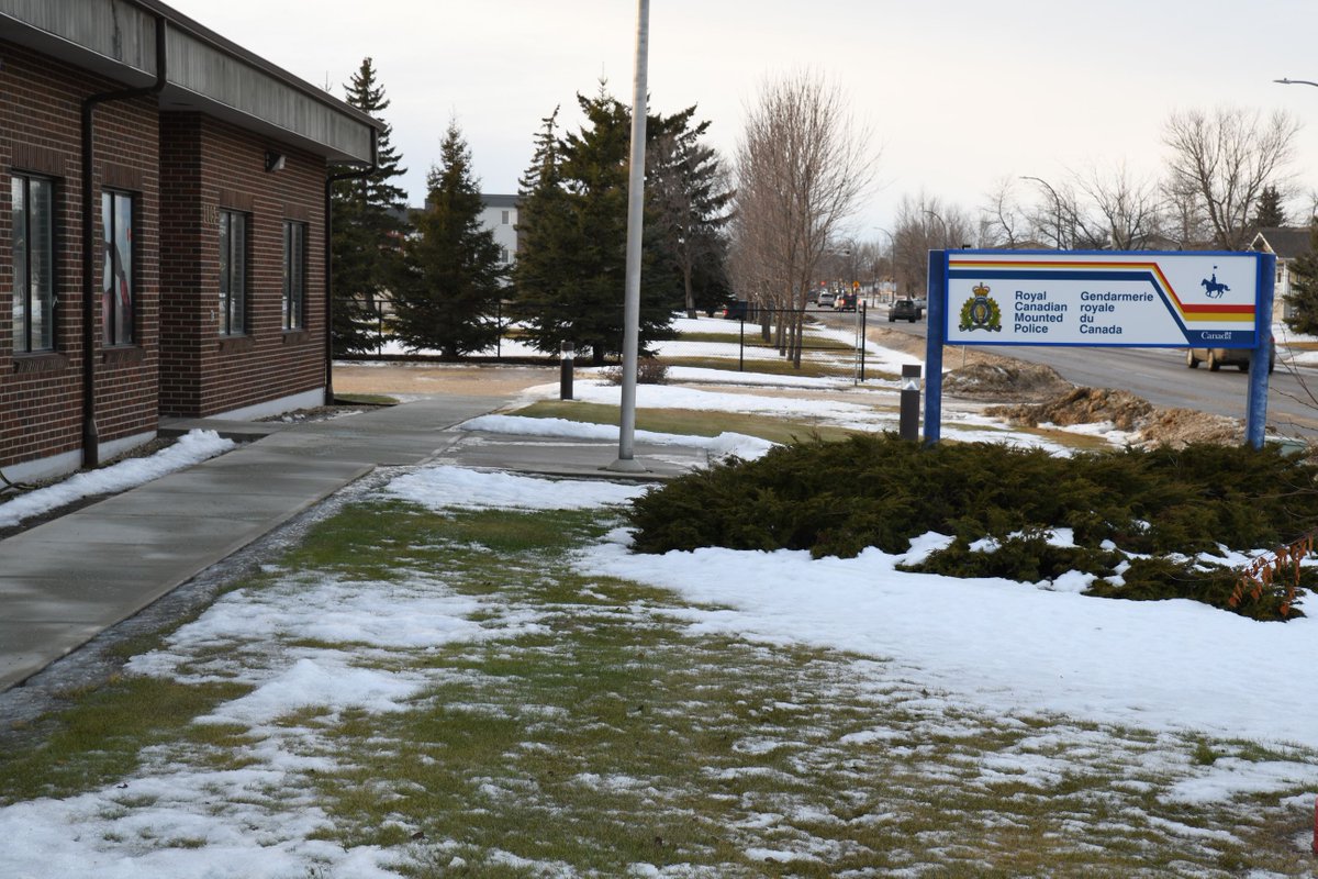 Slave Lake RCMP makes arrest after attempted break and enter dlvr.it/TQxgVj