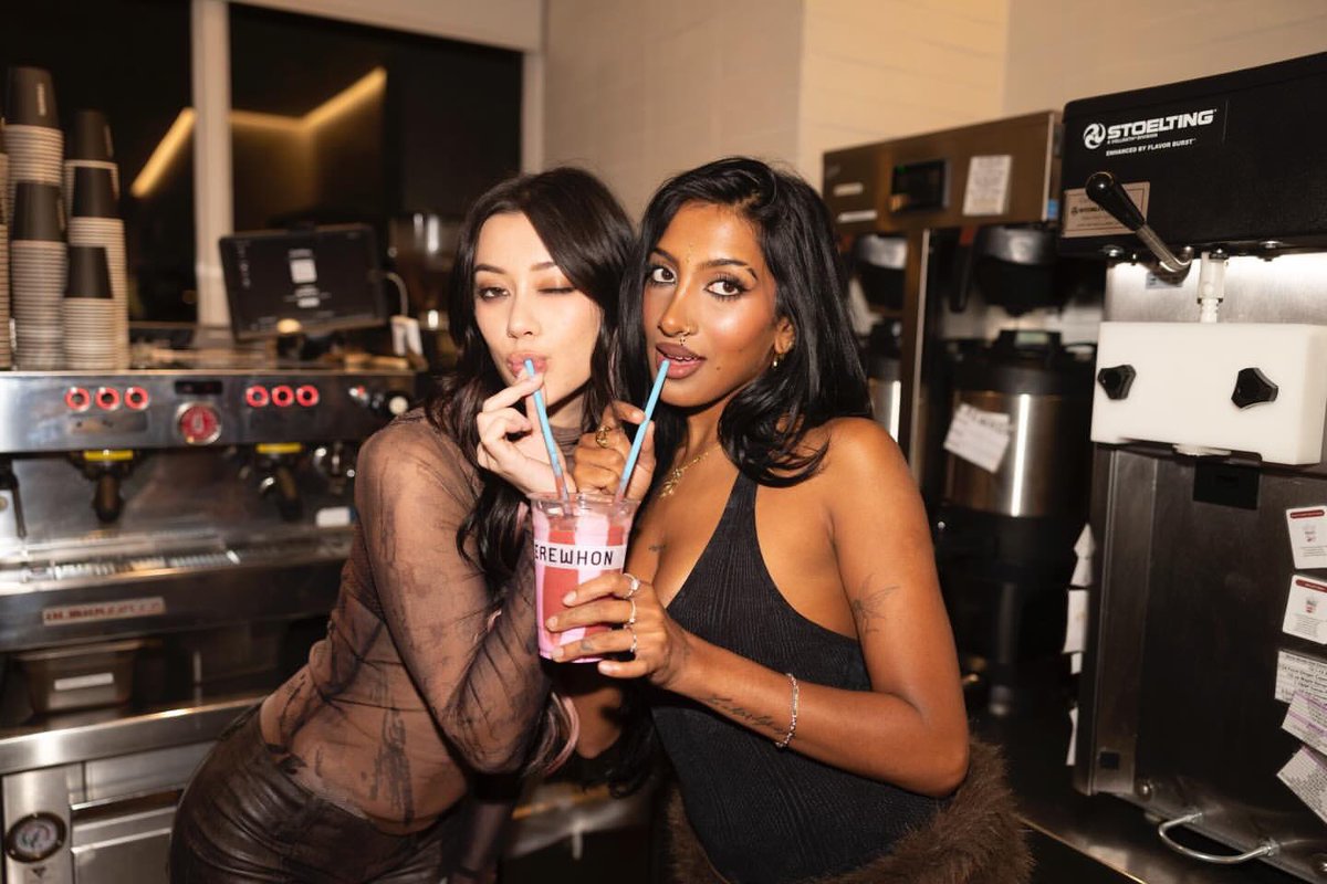 lara pics tweet media