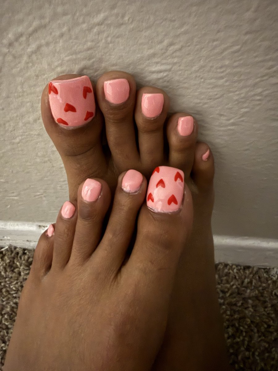 Having pedi thoughts? 💕