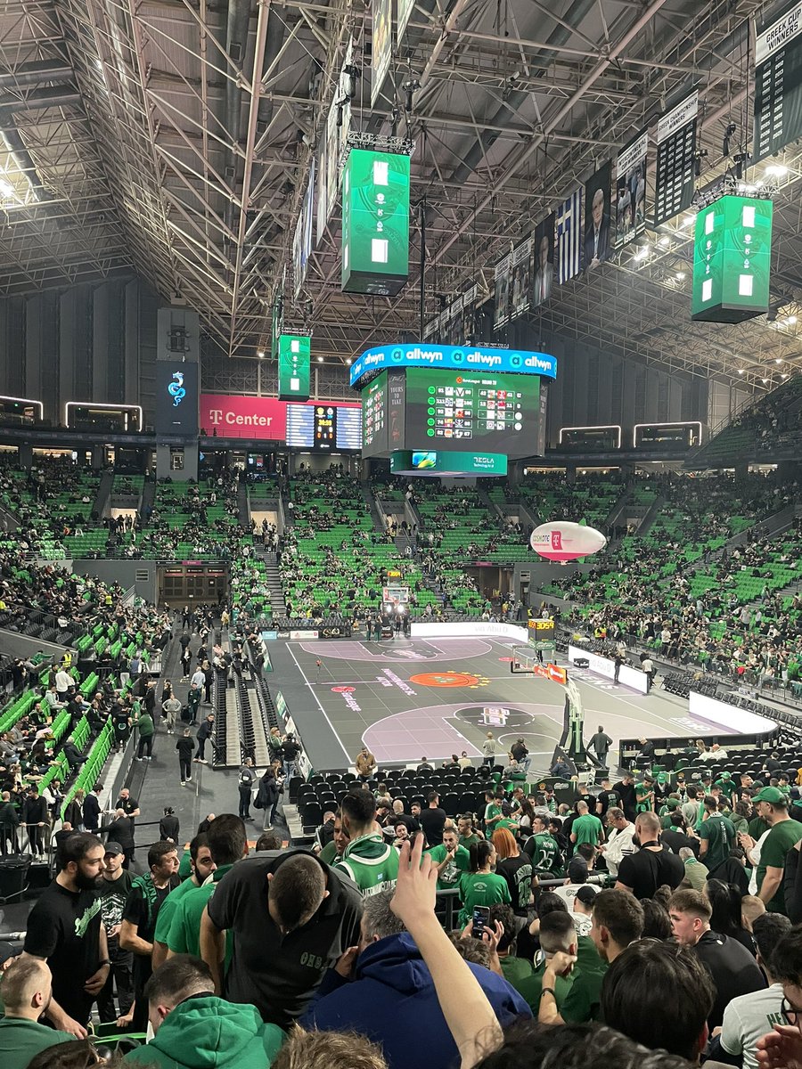 dinbav's tweet photo. Ήρθα να επιθεωρησω την θέση μου για το επερχόμενο Φάιναλ φορ, ακριβό το εισιτήριο αλλά οκ.

ΥΓ. Από ότι βλέπω το κάθισμα βγαίνει εύκολα, θα είναι ωραίο σουβενίρ.

#OlympiacosBC 
#paobc https://t.co/2AzsVcxb5a