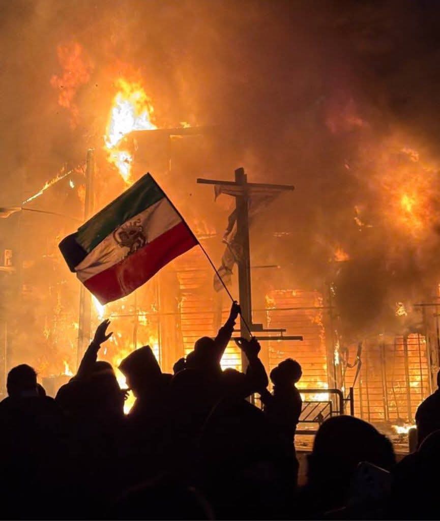 همه روی یکسر به جنگ آوریم
جهان بر بد اندیش تنگ آوریم

درود به مردم شریف ایران 
در هر جای دنیا 
#IranRevolution2026