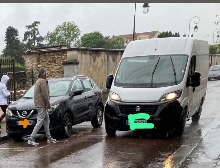 Rares images d’un écologiste en SUV garé sur une place pour handicapés. 

On te dérange pas trop Aymeric Caron ?

(Via <a href="/JCoupable/">Jugé Coupable</a>)