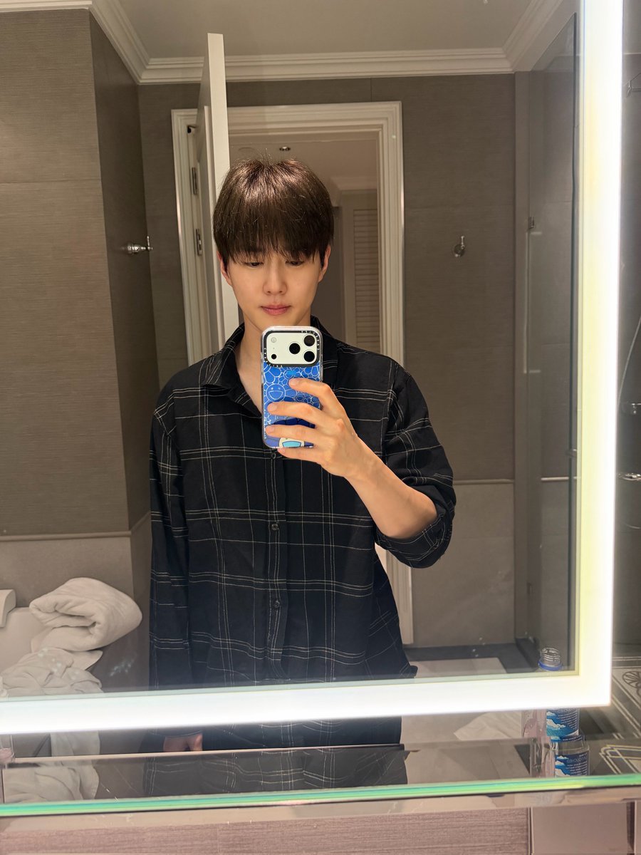 irreplace_able4's tweet image. 자기 전에도 이쁘네........ 준며니 잘 자💕