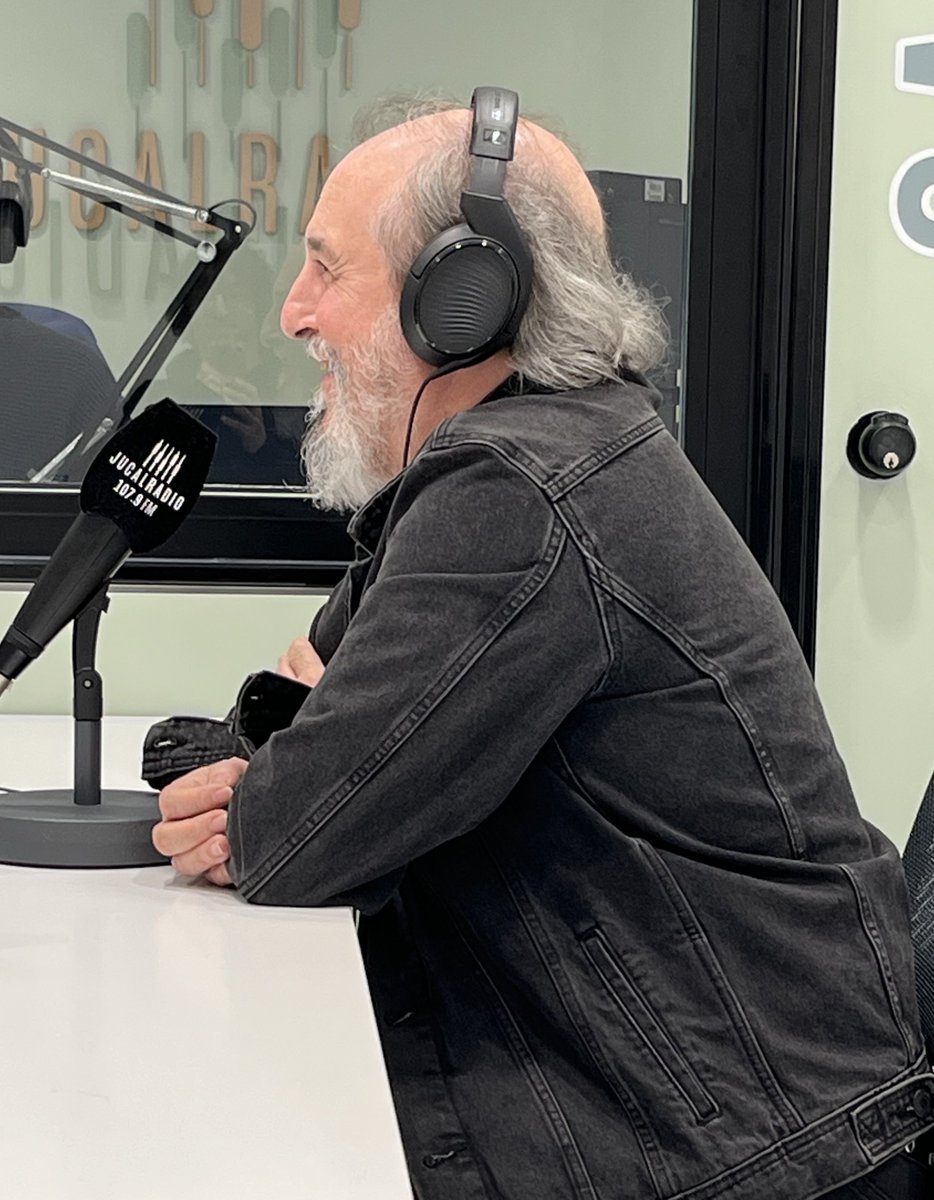 El gran Mariano Casanova, alma de Distrito 14, en la radio municipal de nuestro pueblo