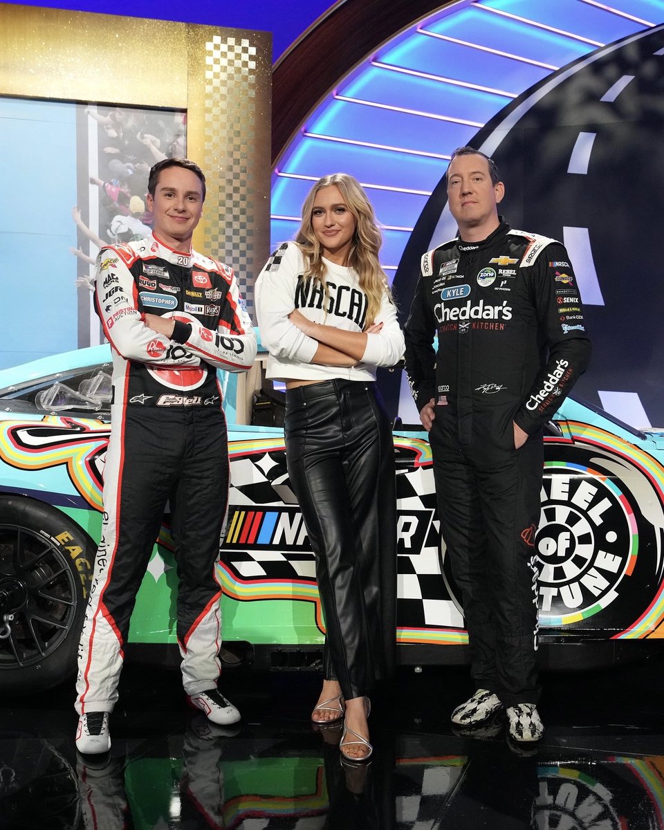 MaggieSajak's tweet photo. not surprisingly, this week has sped by VERY fast🏎️💨 #nascar https://t.co/2IL6lfx31u