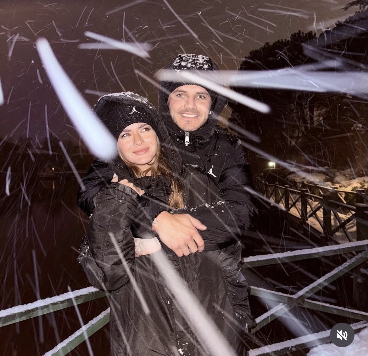 Imaginate odiar a La China y Mauro y tener que soportar que sean una pareja exitosa 💅🏻 Ella brilla en En el barro 2 por Netflix, en el prime time de Canal Trece y en Disney con Hija del fuego, en su campaña para Pompavana y hoy Icardi hizo tres goles y rompió su propio récord