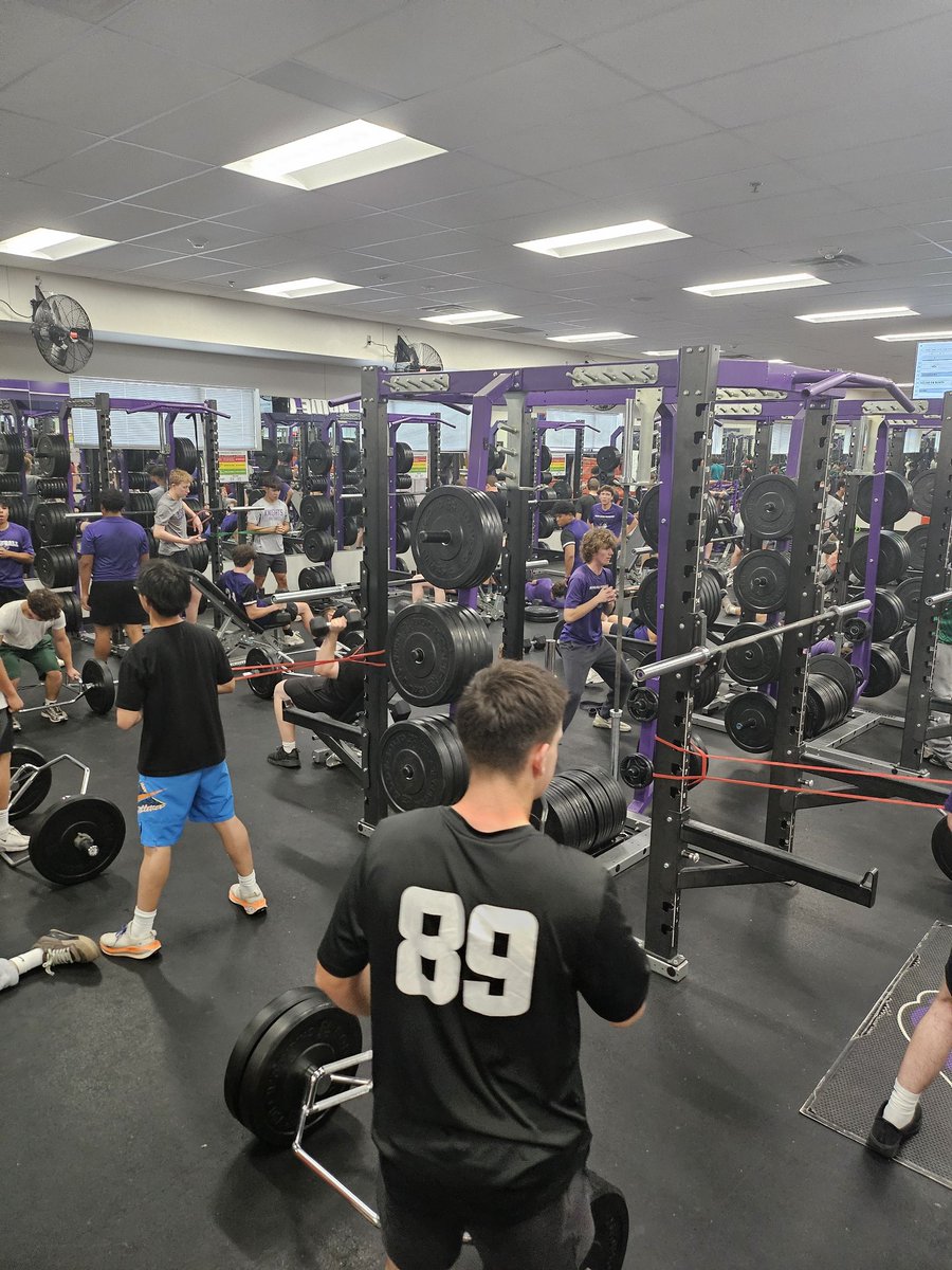 Coach_Stone99's tweet image. Another full house Friday with @CoachPollak and the baseball team in the house. First week of the pre season done.
#KNIGHTSTRENGTH
#cometotheprep
@ACPAthletics
@CUSDAthletics