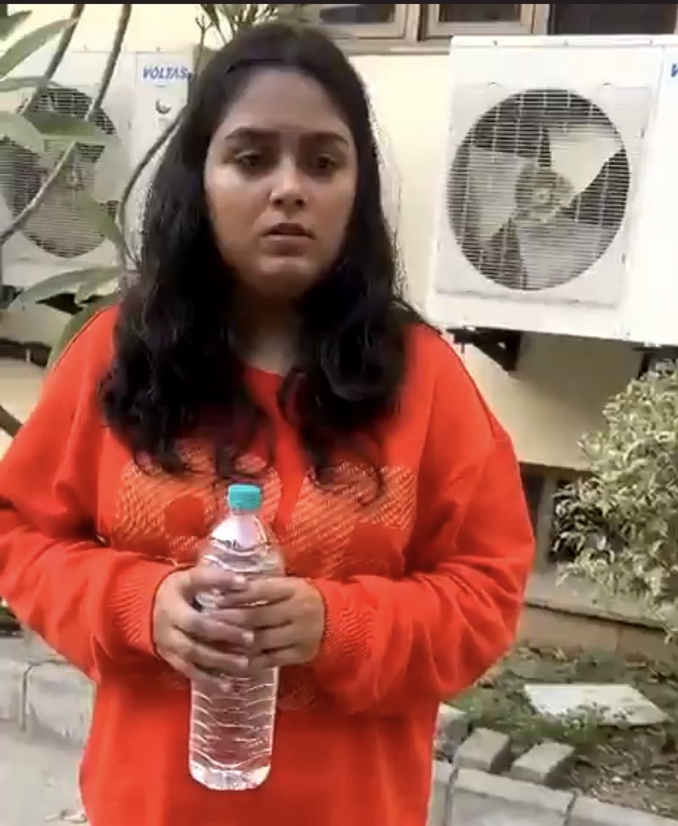 Im_Pandit1100's tweet image. गर्दिश में घेर लेते हैं कुत्ते भी शेर को...!

अगर आप सवर्ण समाज से है और रुचि तिवारी के समर्थन में ट्वीट करने की जगह फालतू चीजें पोस्ट कर रहे हैं तो आपसे बड़ा निकम्मा कोई नहीं है......😌😌

#Justice_For_रुचि_तिवारी