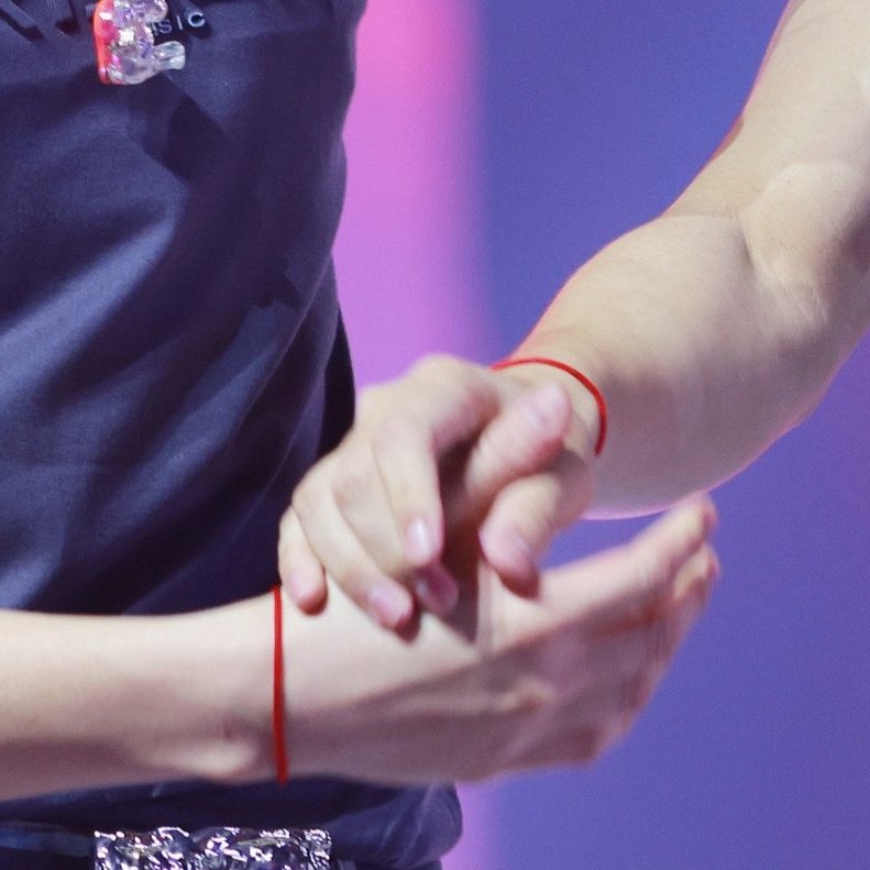 Best of D1 "คนมันจะเป็นแฟนกับเพนกวินได้ไงจะบ้าหรอ" ผมให้เลยสาววายกลายเป็นลิงกันหมด

THE FIRST RISE WITH GEMINI   
ARTIST FOURTH RISE ON STAGE   #RISERCONCERTD1