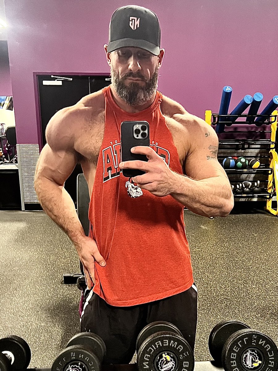 Joker777ha's tweet image. Sitting around 225. Trying to pack on a little more size.