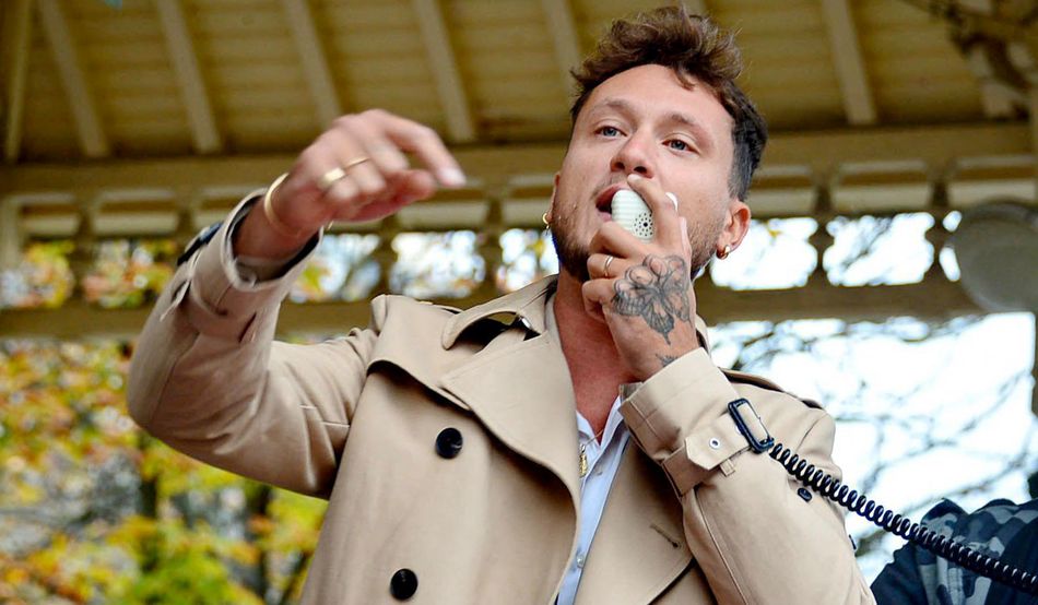 Raphaël Arnault, who sits in the French National Assembly for the extremist party France Unbowed [LFI], is described as co-founder of Jeune Garde Antifa.

This is the group that carried out the public lynching murder outside a conference organized by fellow LFI politician Rima